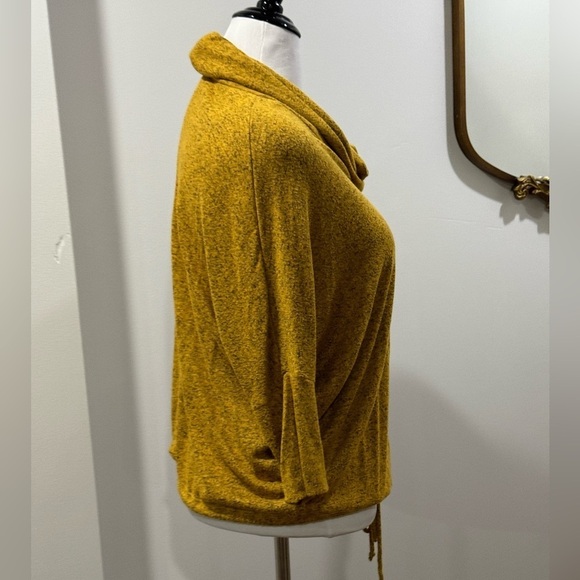 Green Envelope mustard and gray top cowl neck drop shoulder Size Medium - Picture 2 of 4